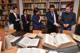 Delegacja z National Central Library na Tajwanie z dyrektor dr Shu-hsien Tseng w Czytelni Zbiorów Specjalnych, fot. R. Michałowski (2017)