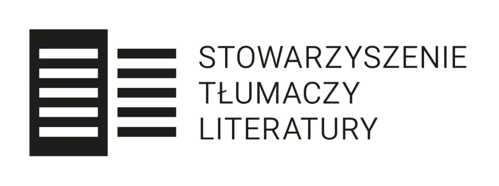 Logo z czarnymi paskami przypominającymi książkę po lewej stronie oraz napisem „STOWARZYSZENIE TŁUMACZY LITERATURY” wielkimi literami po prawej stronie.